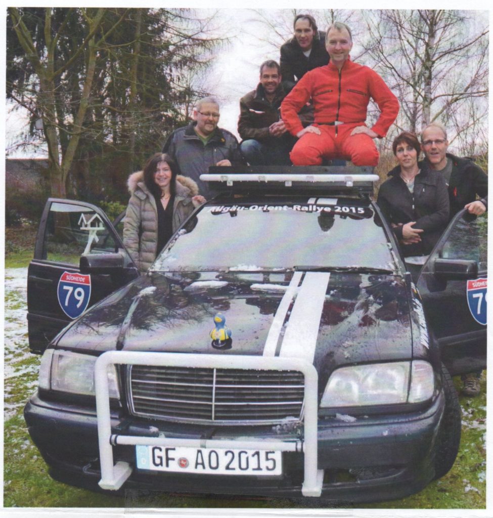 Holger (54J) gewinnt 2. Preis Rallye Allgäu-Orient, mit der Niere seiner Frau Doris (48J).